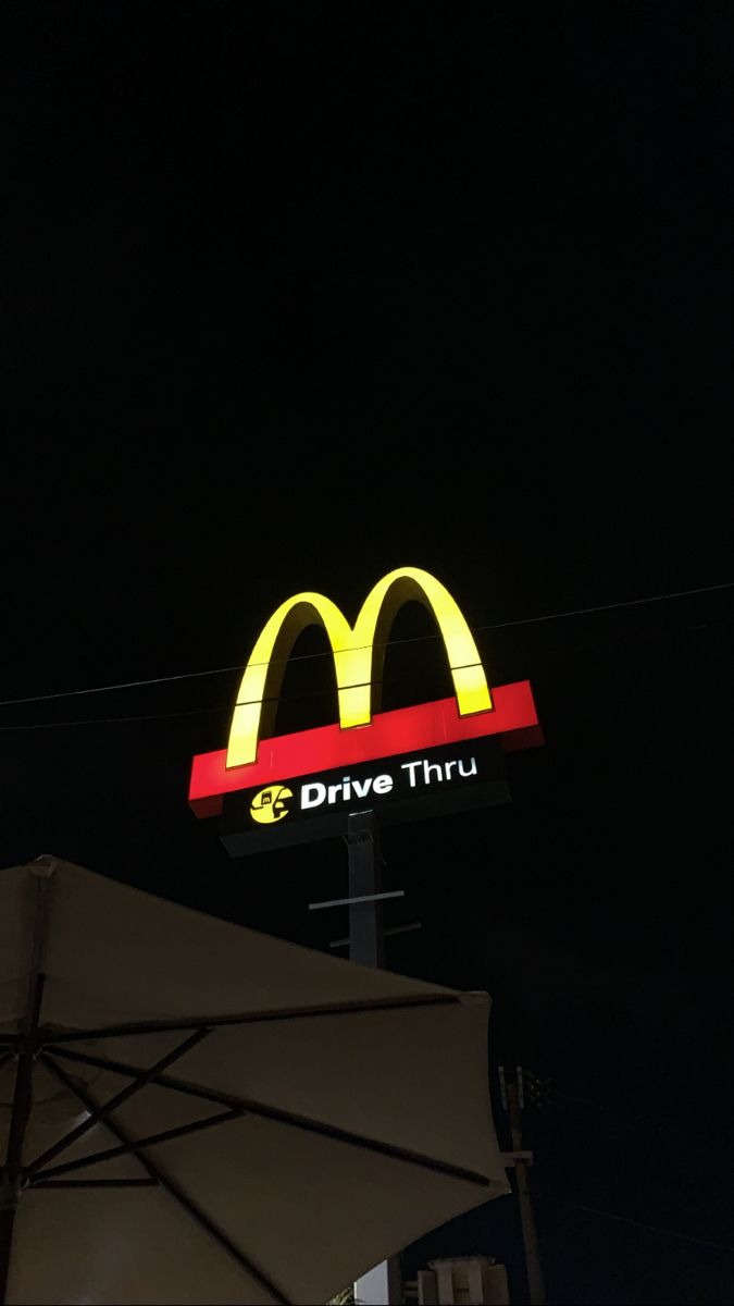 How to Stay Healthy While Working the Night Shift at a Restaurant