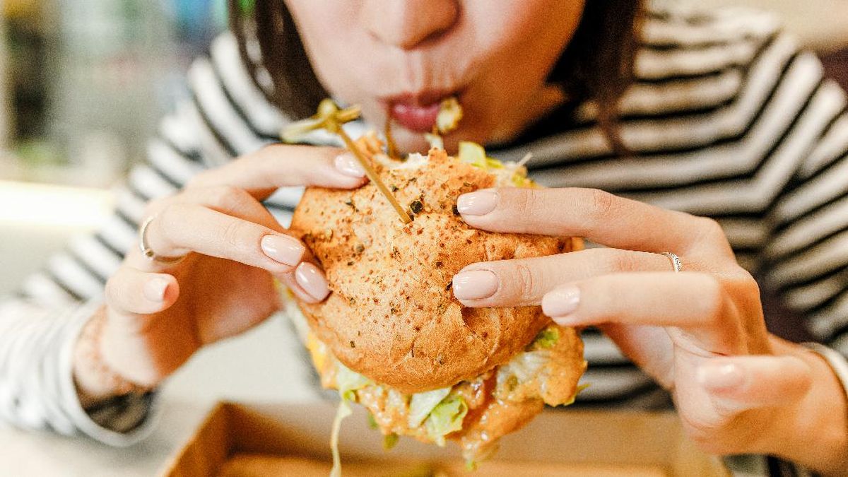Hands vs. Utensils: What’s the Best Way to Eat Your Fast Food?